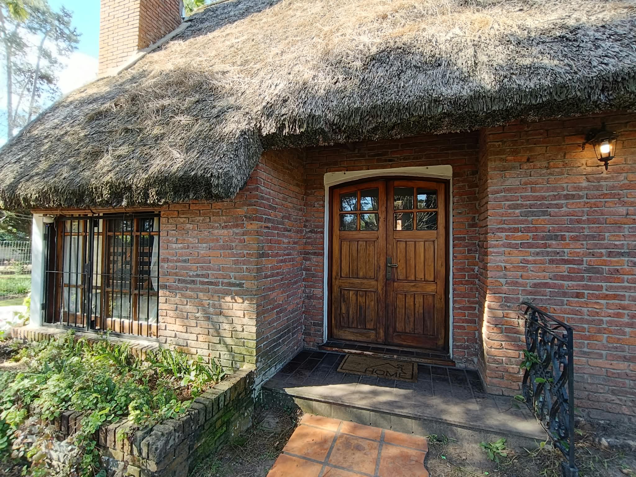 Chalet dos pisos + apto Pinares, 25 de la Mansa. Parrillero y Jardin., foto 2 de 8