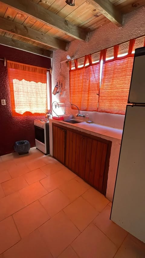 Alquimia VII – Casa de dos plantas con deck y vista al mar para 7 personas en Punta del Diablo · Pet friendly, foto 7 de 8