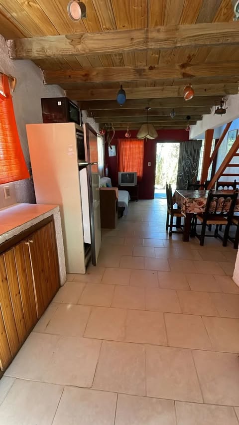 Alquimia VII – Casa de dos plantas con deck y vista al mar para 7 personas en Punta del Diablo · Pet friendly, foto 6 de 8