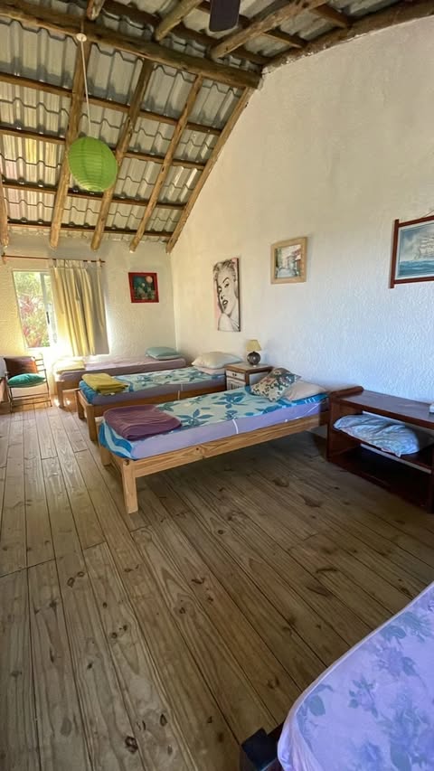 Alquimia VII – Casa de dos plantas con deck y vista al mar para 7 personas en Punta del Diablo · Pet friendly, foto 4 de 8