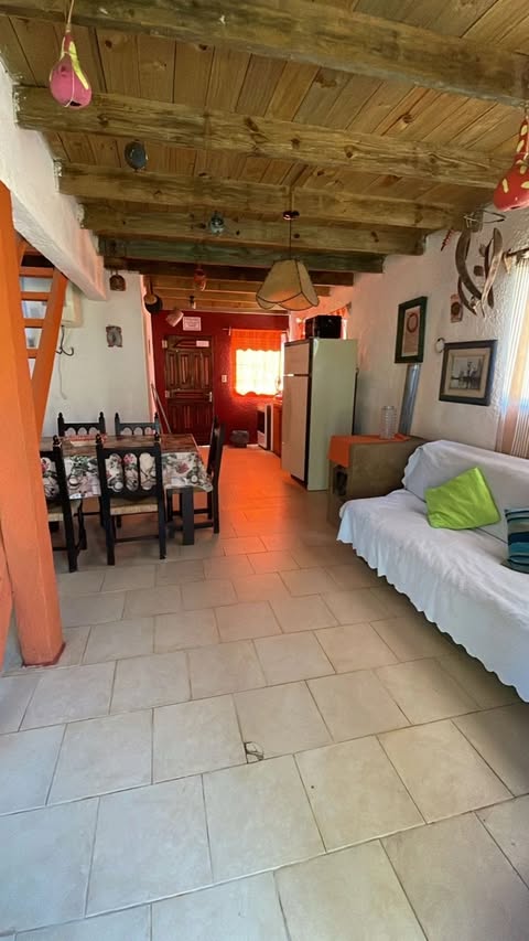 Alquimia VII – Casa de dos plantas con deck y vista al mar para 7 personas en Punta del Diablo · Pet friendly, foto 8 de 8