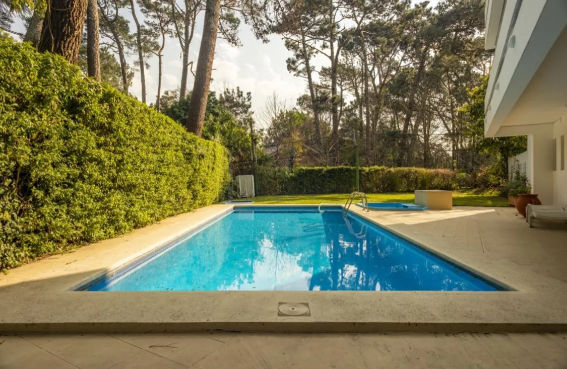 Apartamento de 3 dormitorios con piscina y parrillero cerca de la Parada 16 – Punta del Este, foto 1 de 8