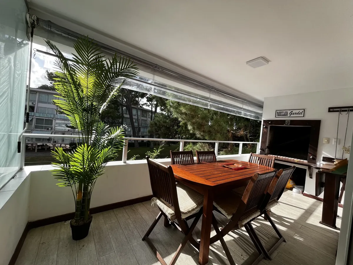 Apartamento de 3 dormitorios con piscina y parrillero cerca de la Parada 16 – Punta del Este, foto 3 de 8